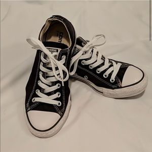 Black Converse Low top